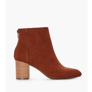 Blocked heeled ankle bootie